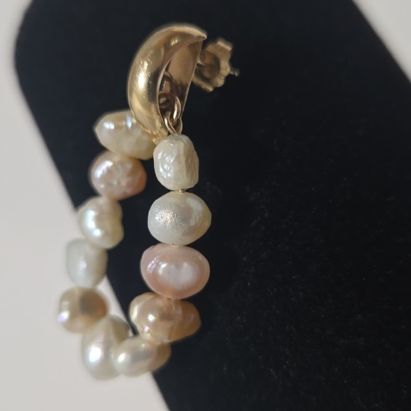 Vintage 14k Gold and Pearl Earrings - Picture 4 of 10